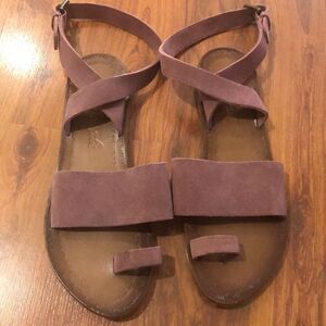 Free people plum Suede￼ Ankle strap sandals, flats, size 40